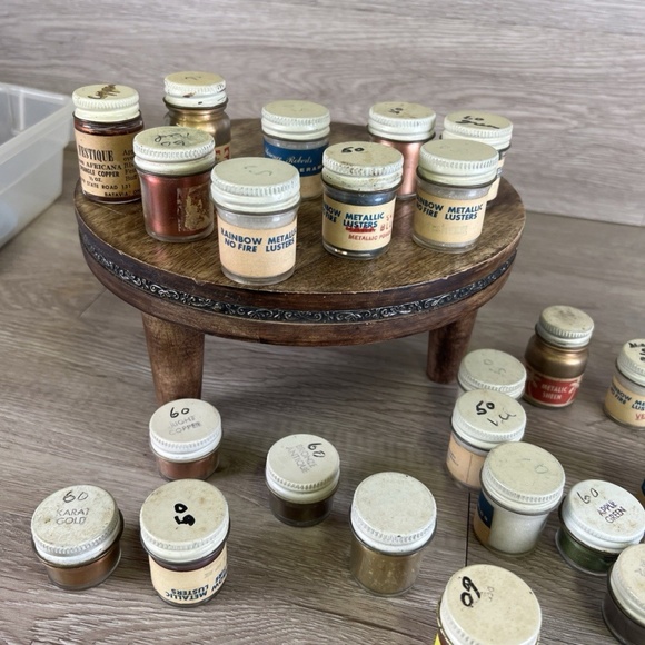VTG Glass Bottles of Metal Luster Powder Paint for Ceramics Lot Of 32 from 1960s - Picture 2 of 8